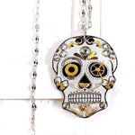The pendant with the Mexican skull is made in steampunk style, with gears and hands of vintage watches. It is entirely resinated, to make it resistant to shocks and water. It is a unisex model. The chain is in hypoallergenic steel and adjustable in length. Discover all the models available on the shop!